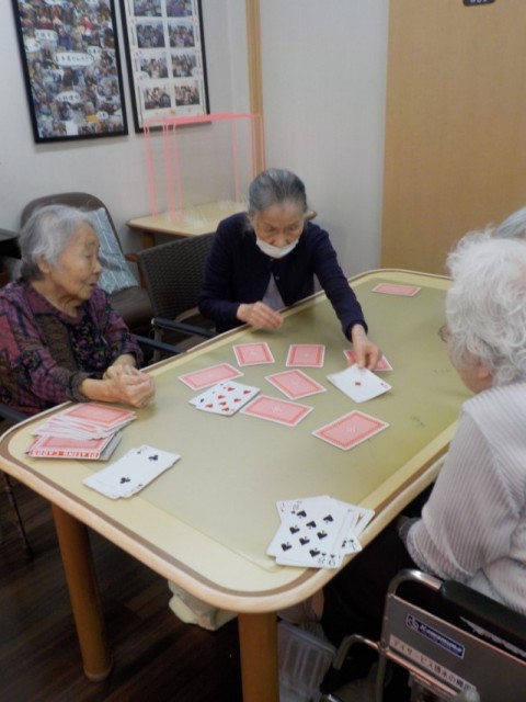 皆さんで神経衰弱してます！