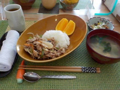 タガヤセ特製、チンジャオロースー丼です！