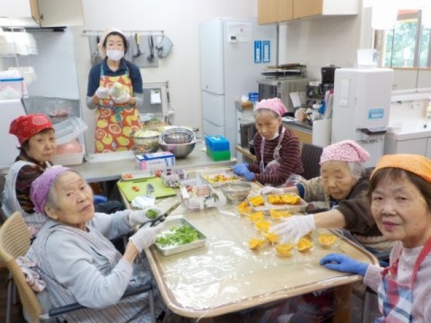 これから昼食作りです♬