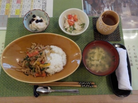 タガヤセ特製、チンジャオロースー丼です！