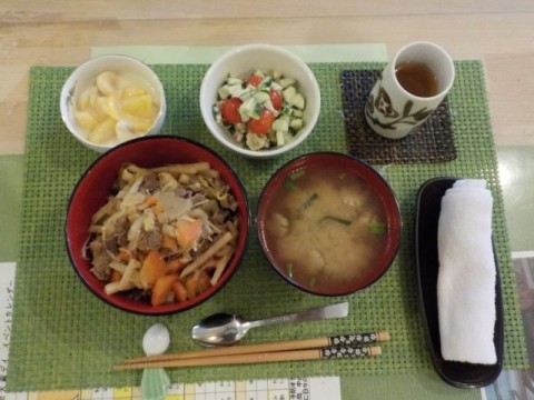 タガヤセ特製、すき焼き風牛丼です！