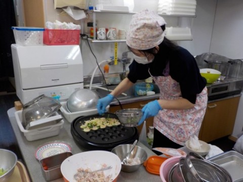 たこ焼き風エビ焼き作り中です♪