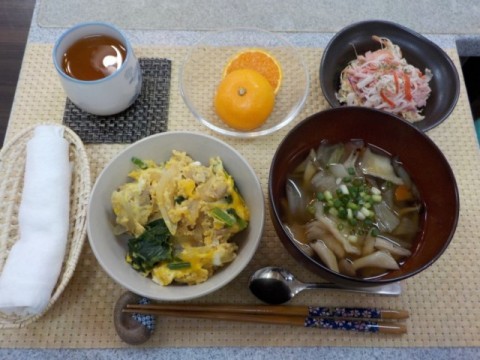 だんち特製、親子丼とせんべい汁です！