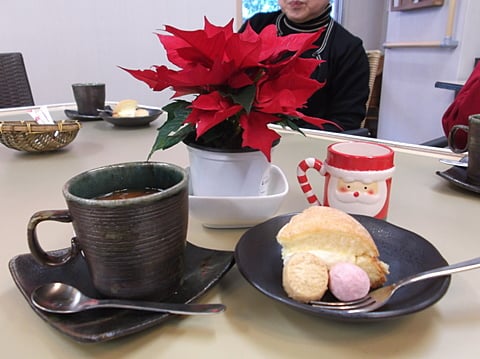 『ふわふわシフォンケーキとイチゴのボールクッキー』でした！