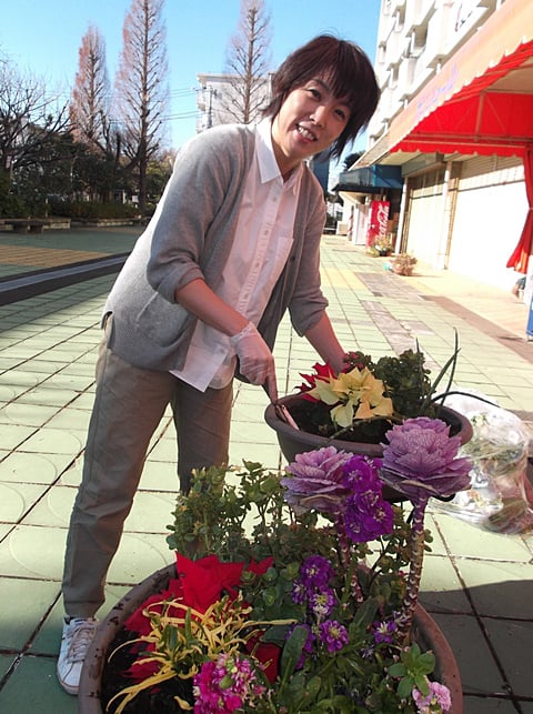 今日は大掃除です！お花を植えかえましたー！