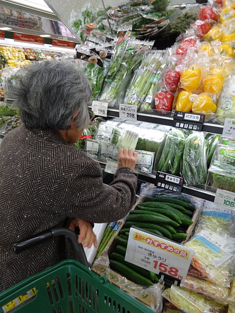 雪が降って、野菜が高くなりました！