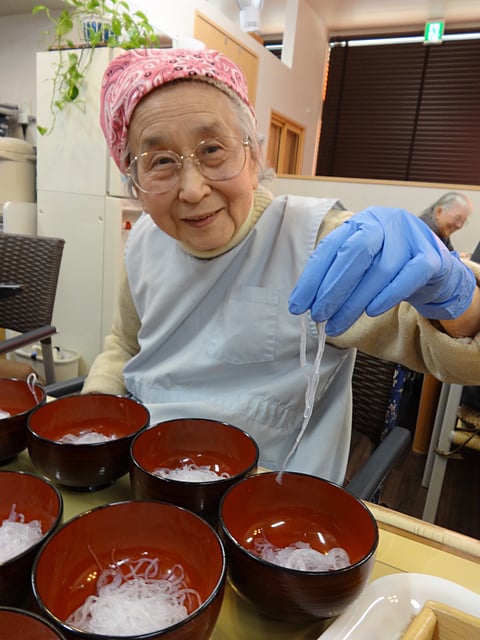 中華スープにつるつる春雨！