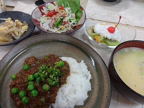 青豆たっぷりキーマカレー！