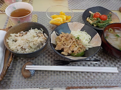 きのこご飯と豚の生姜焼きです！