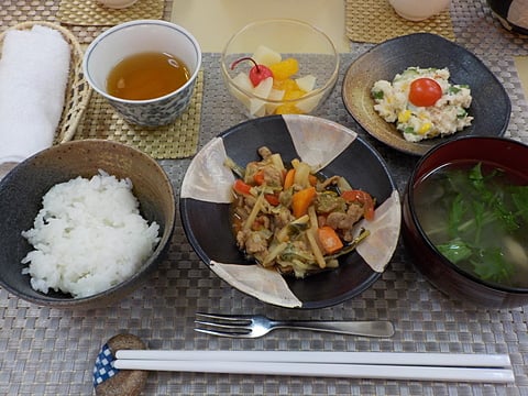 だんち特製、豚肉と野菜の黒酢炒めです！