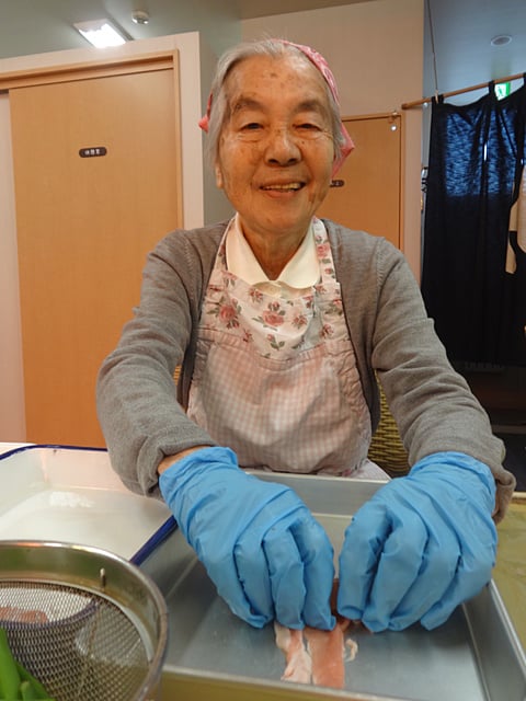 野菜を入れて・・肉ロール！