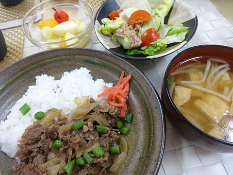 牛肉たっぷり丼！