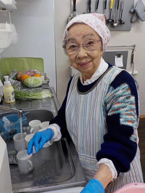 笑顔で昼食作ってます！