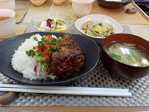 だんち特製、煮込みハンバーグです！