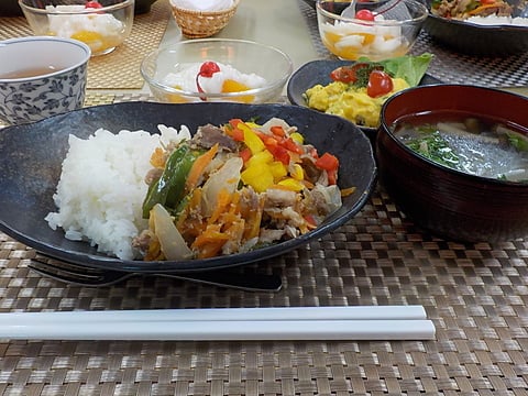 生姜の効いた豚肉の生姜焼き丼です！