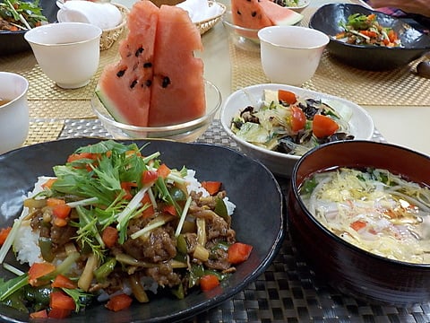 箸がすすむ、チンジャオロースー丼です！