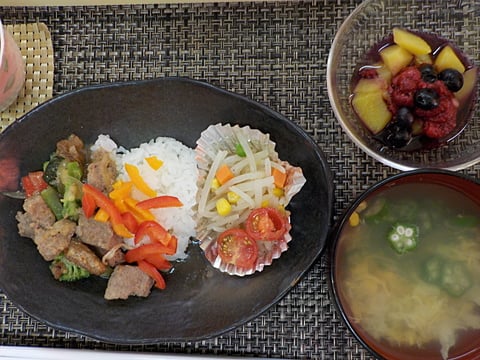 だんち特製、ステーキ丼です！