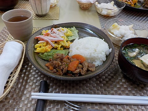 お肉たっぷり生姜焼き丼です！