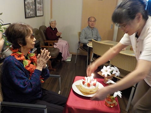 お誕生日ケーキ登場♪