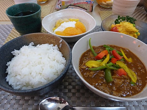 お肉たっぷりビーフシチュー♪