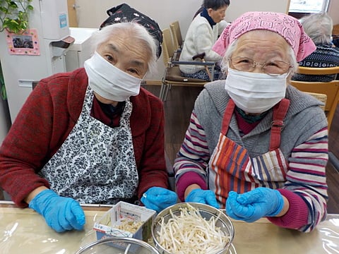 お昼ご飯作り中♪