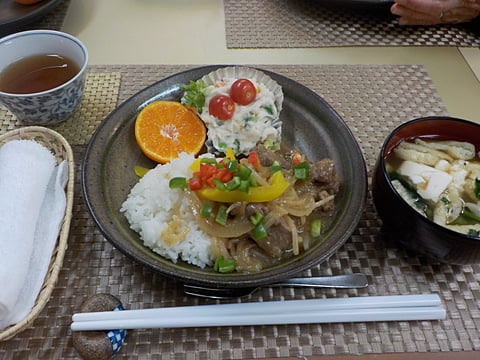 だんち特製、サイコロステーキ丼です！