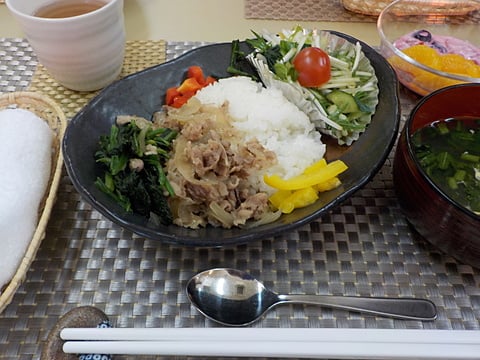 お肉たっぷり牛丼！