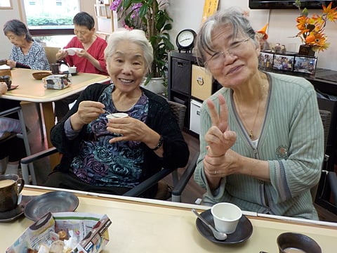 お茶菓子もみなさんで美味しく・・・