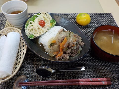 だんち特製、彩り牛丼です！