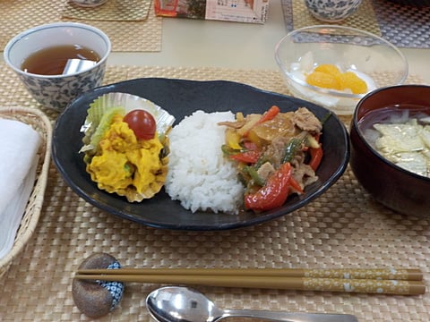 だんち特製、チンジャオロースー丼です！