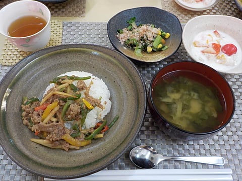 チンジャオロースー丼♪