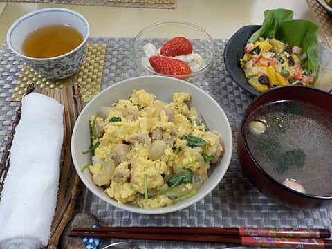 だんち特製、ふわとろ親子丼です！