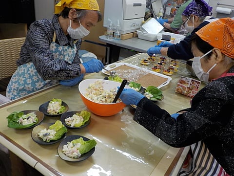 ころころポテトサラダ、盛り付け中！