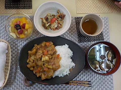 海鮮カレーです。野菜もたっぷり！