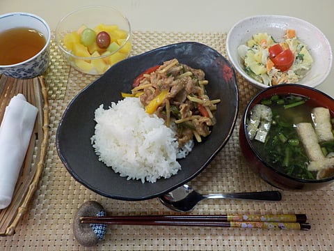 だんち特製、青椒肉絲丼です！