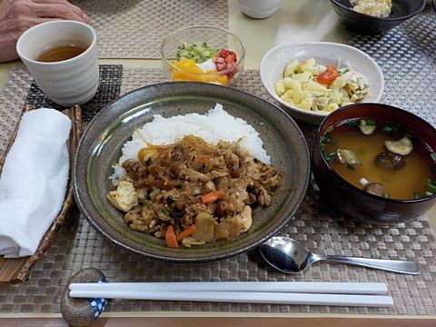 今日のランチ、ビーフハヤシライスです！