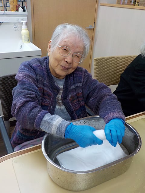 食事準備、おしぼり作りです！