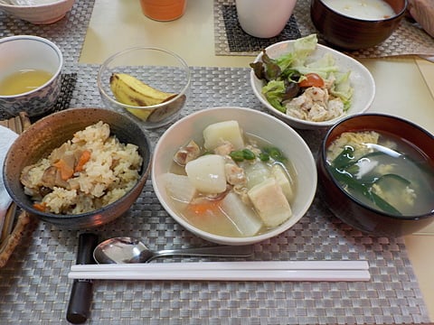 本日のランチ、鶏大根です！