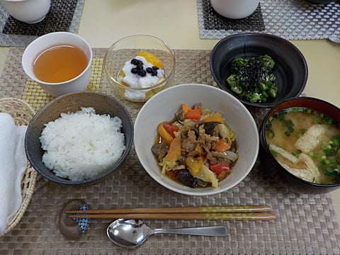 本日のランチ、豚肉の黒酢炒めです！