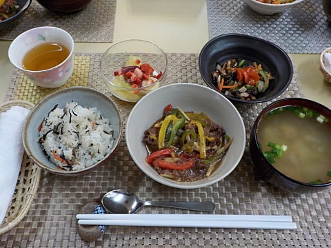 だんち特製、青椒肉絲丼です！