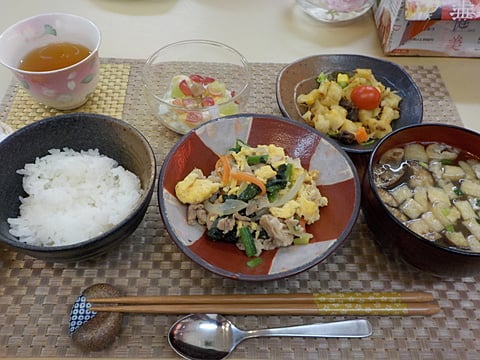 だんちデイ特製、豚肉とほうれん草の玉子炒めです！