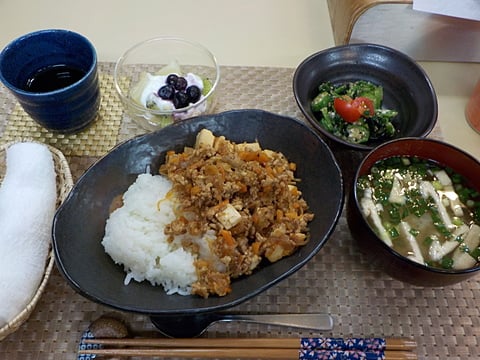 本日のランチ、麻婆春雨丼です！