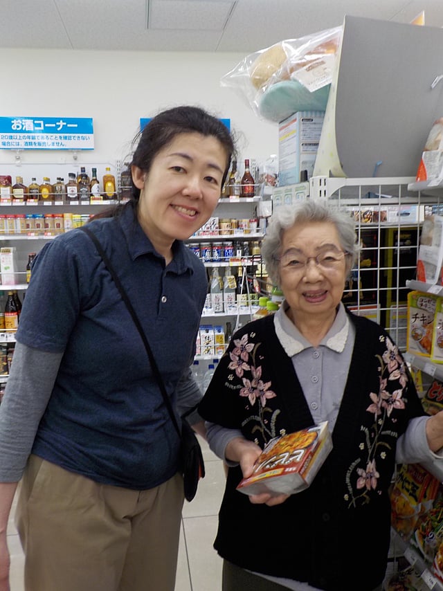 お茶菓子を買いに行きました！