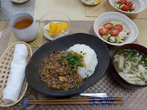 だんち特製、マーボーナス丼です！