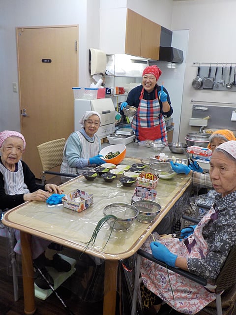 楽しく昼食作り♪