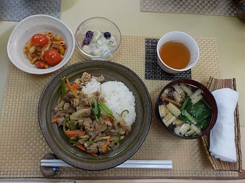 だんち特製、豚丼です♪