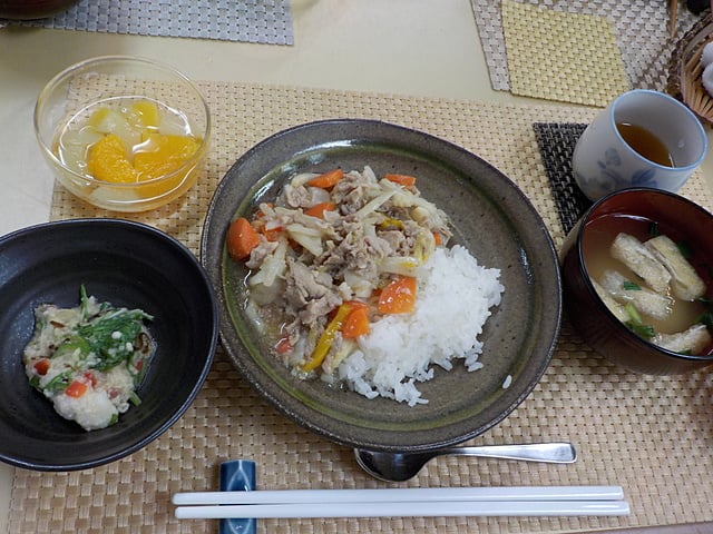 だんち特製「八宝菜丼」です！