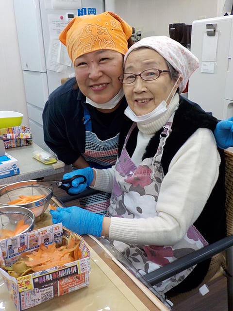 楽しく昼食つくり♪