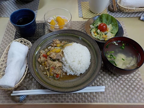 だんち特製「チンジャーロース丼」です♪