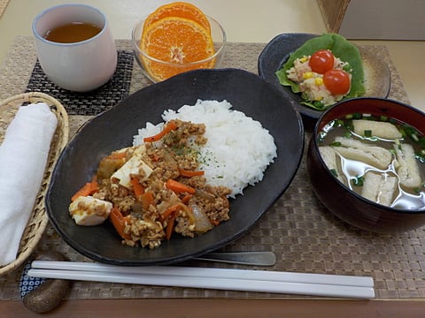 本日のランチ、麻婆豆腐丼です！